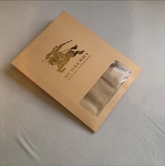 ♤♤Burberry cream polo●●